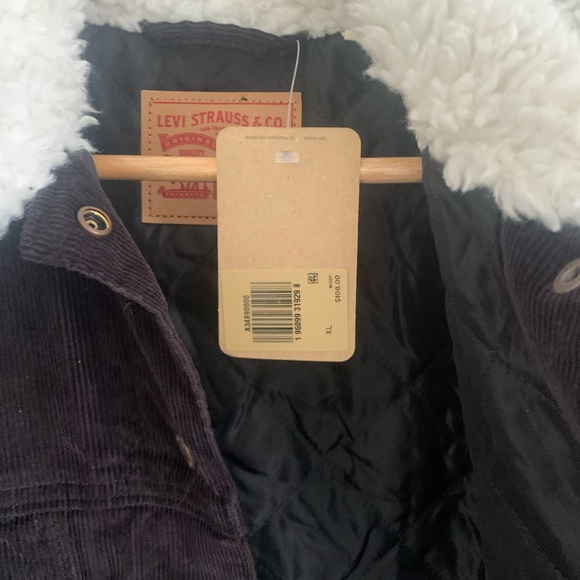 NWT SALE Levi’s babydoll trucker jacket Black corduroy white fur collar - Picture 3 of 4